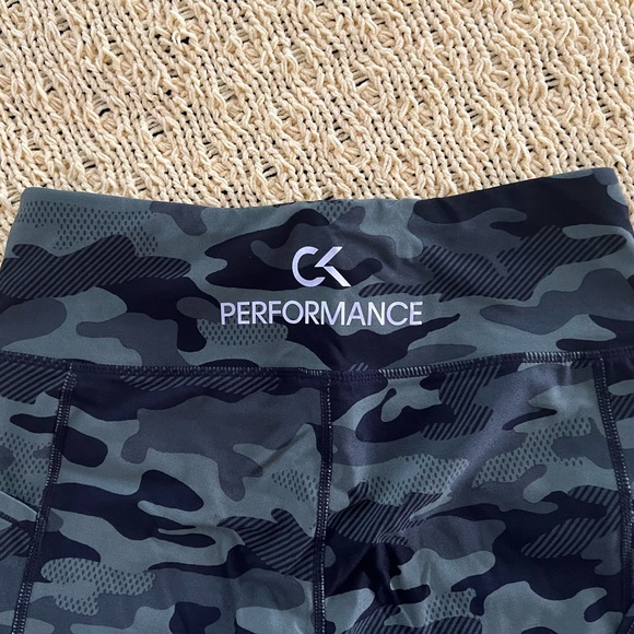 Calvin Klein Camo Capris - Picture 4 of 5